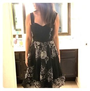 Sweet heart neckline dress for special occasions.